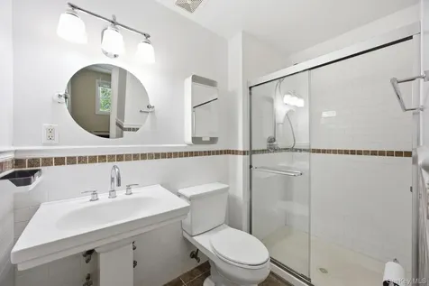 6933 Little Neck Parkway Glen Oaks NY 11004