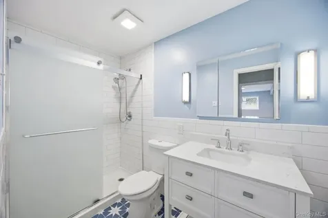 6933 Little Neck Parkway Glen Oaks NY 11004