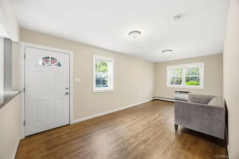 6933 Little Neck Parkway Glen Oaks NY 11004