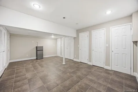 6933 Little Neck Parkway Glen Oaks NY 11004