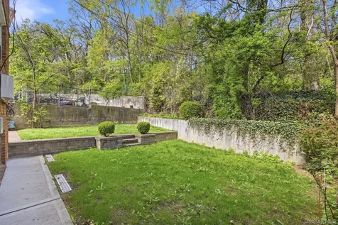 6933 Little Neck Parkway Glen Oaks NY 11004