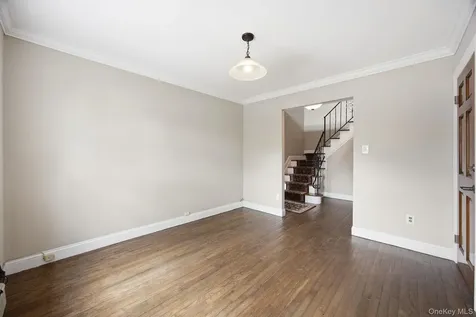 6933 Little Neck Parkway Glen Oaks NY 11004