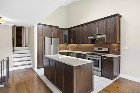 6933 Little Neck Parkway Glen Oaks NY 11004