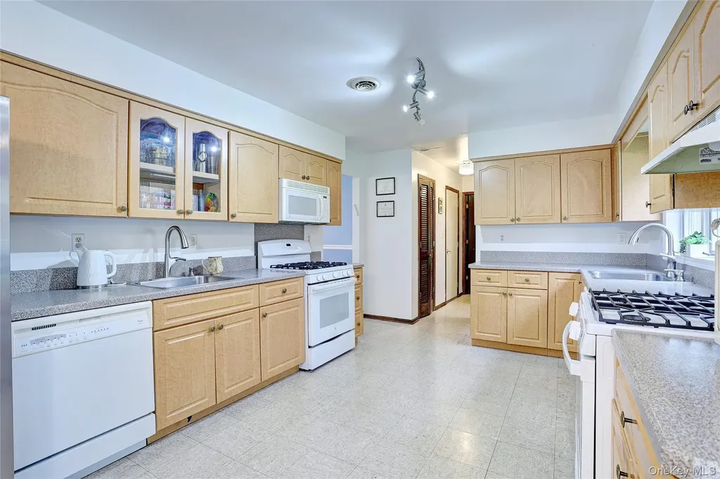 24 Park Avenue Monsey NY 10952