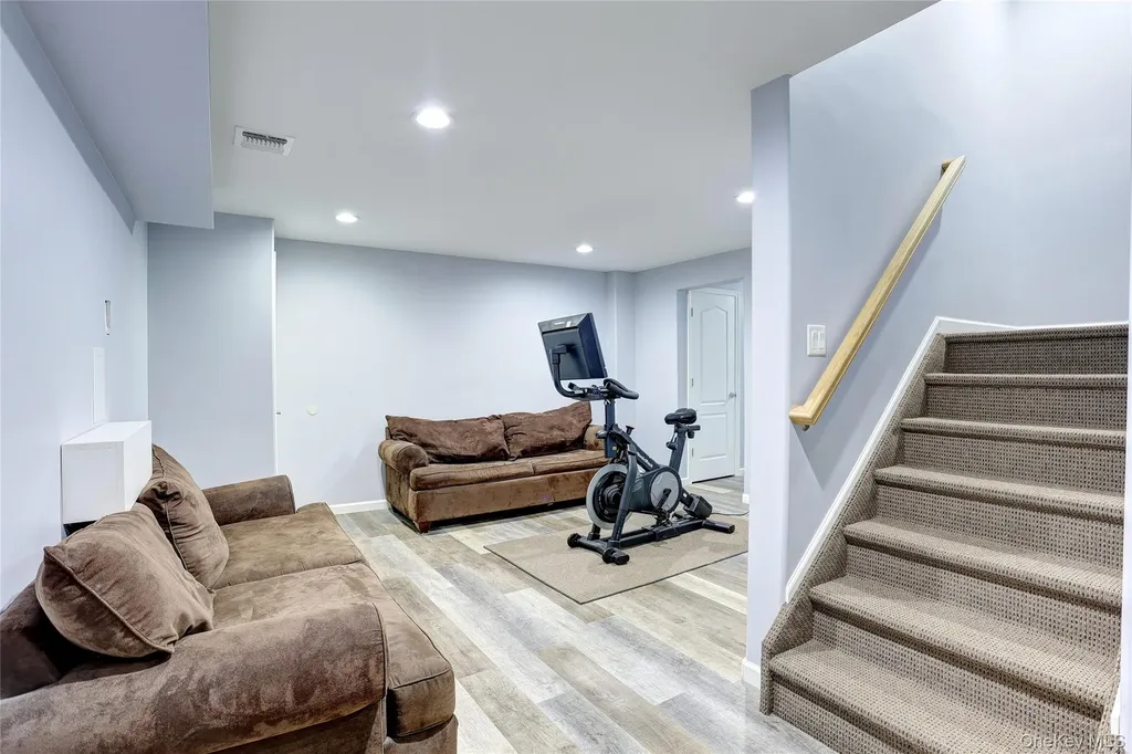 24 Park Avenue Monsey NY 10952