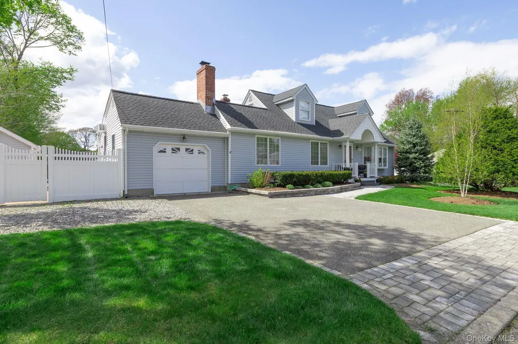 268 7th Avenue Saint James NY 11780
