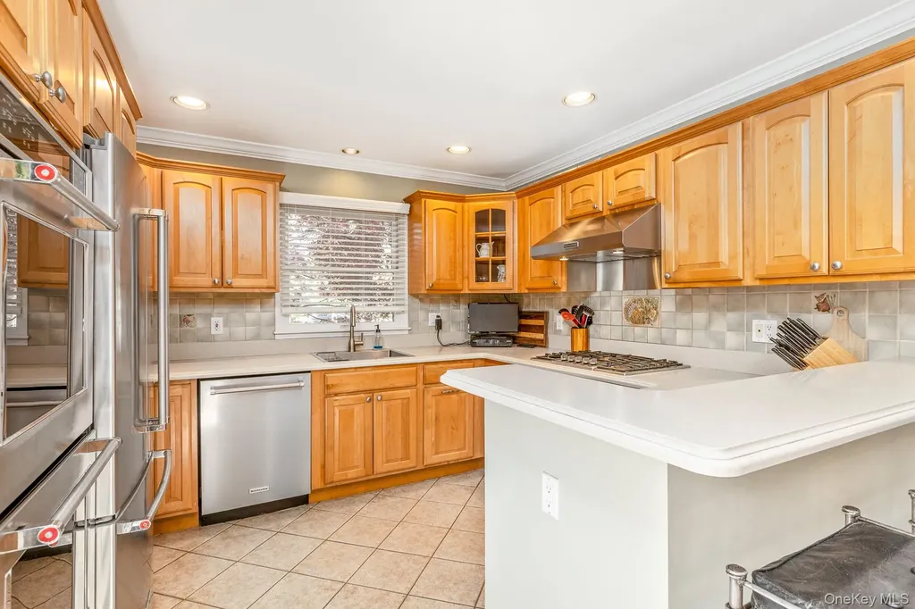 268 7th Avenue Saint James NY 11780