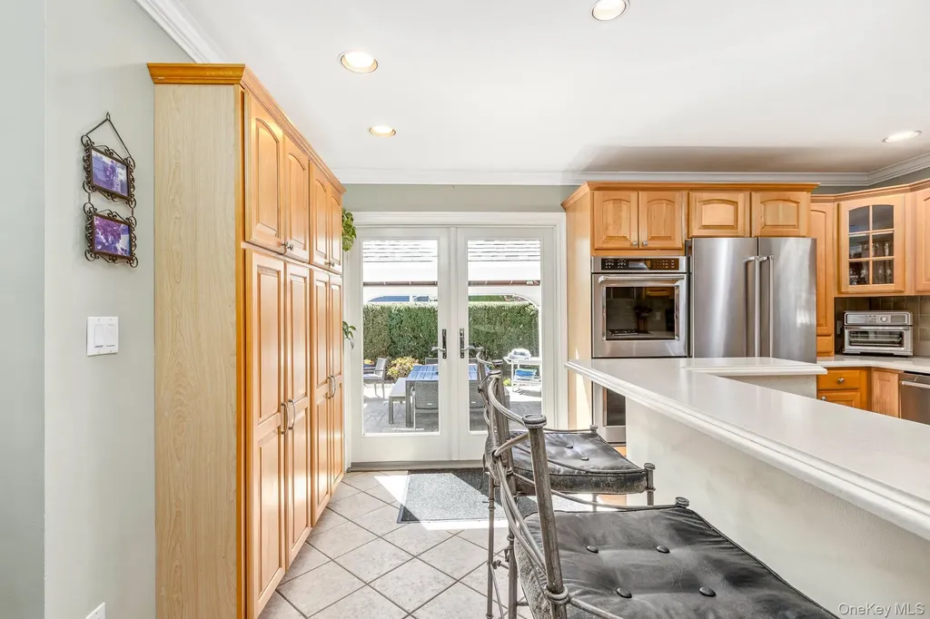 268 7th Avenue Saint James NY 11780
