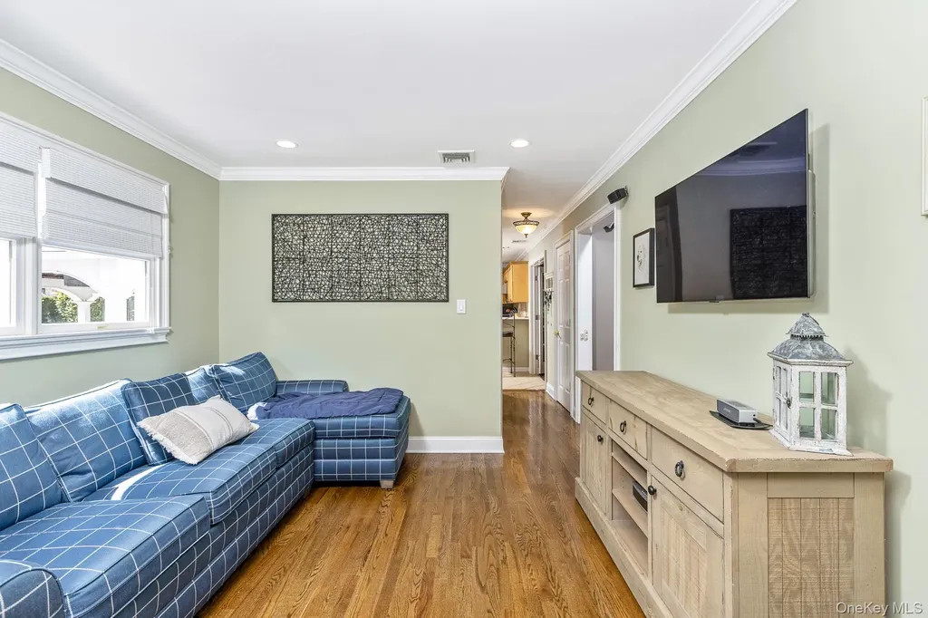 268 7th Avenue Saint James NY 11780