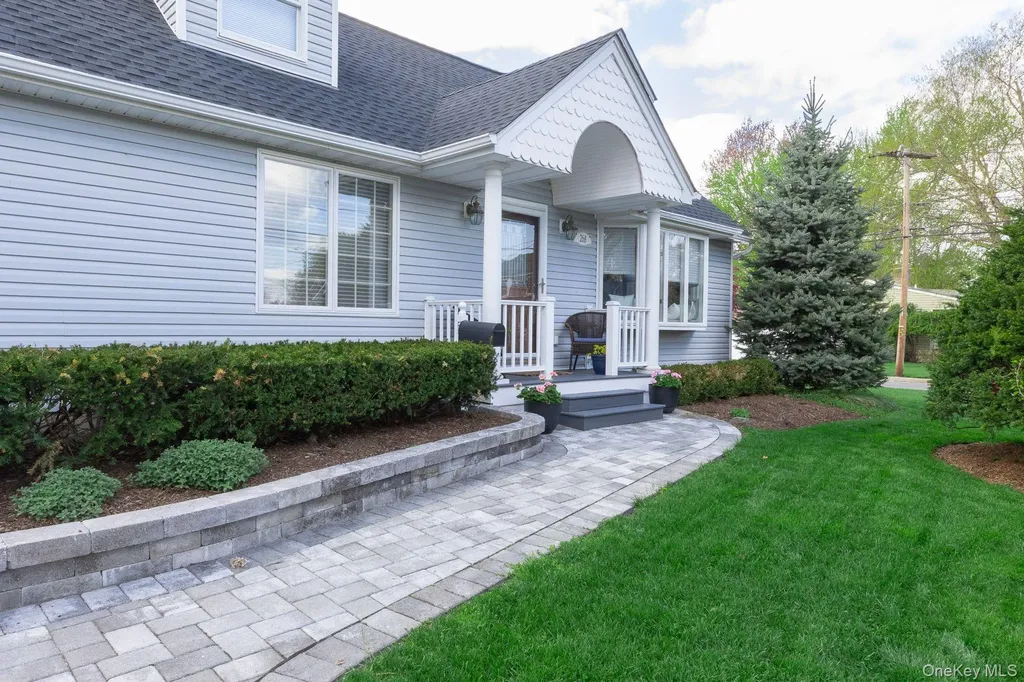 268 7th Avenue Saint James NY 11780