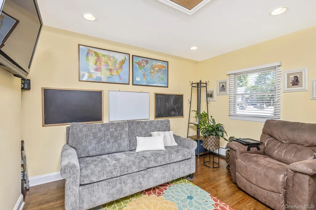 268 7th Avenue Saint James NY 11780