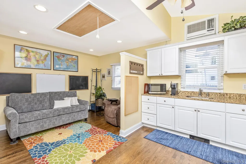268 7th Avenue Saint James NY 11780