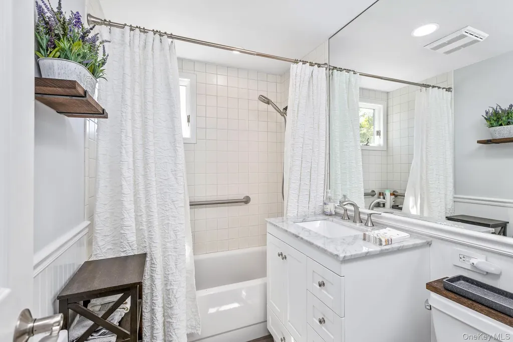 268 7th Avenue Saint James NY 11780