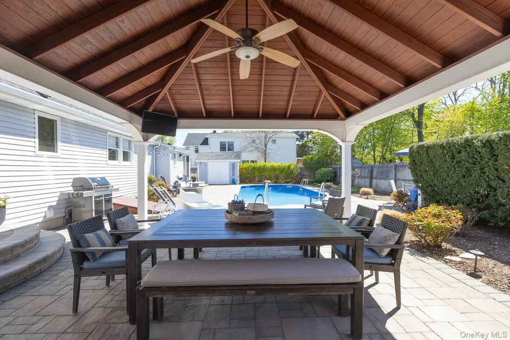 268 7th Avenue Saint James NY 11780
