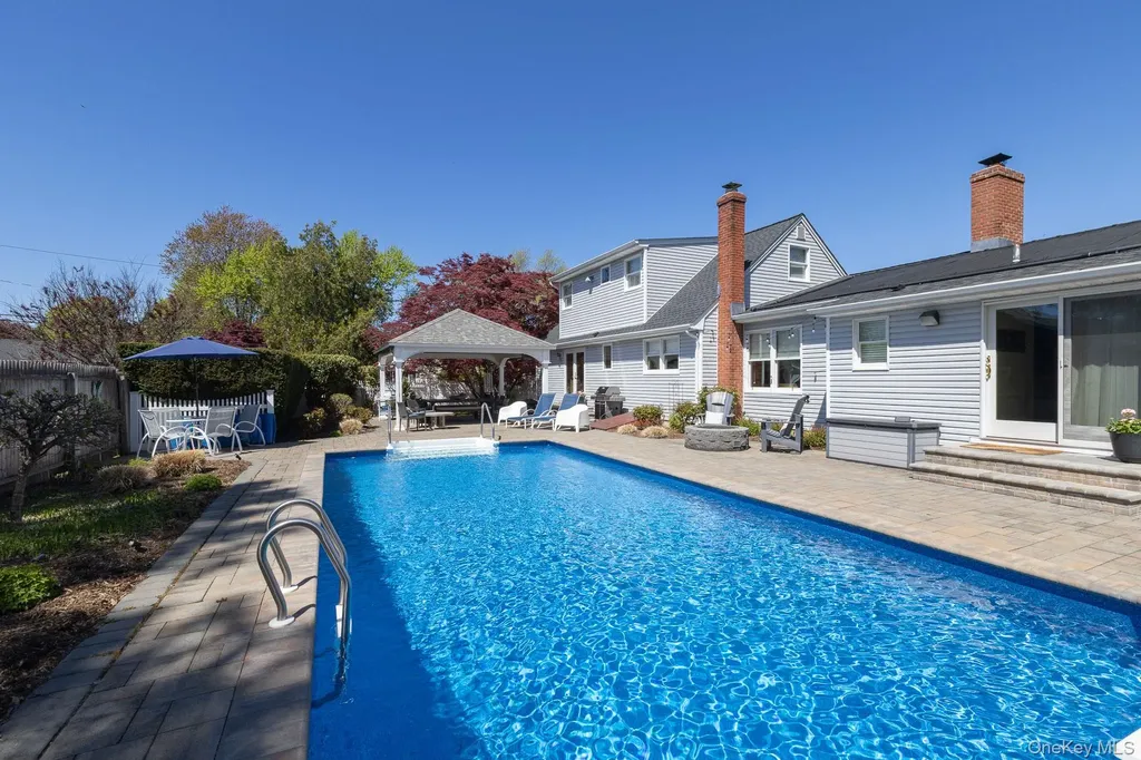 268 7th Avenue Saint James NY 11780