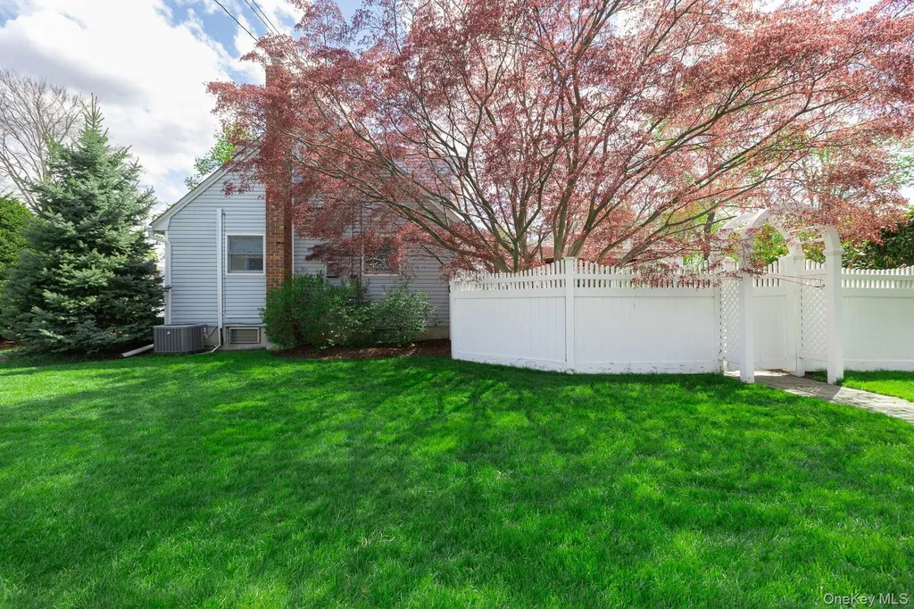 268 7th Avenue Saint James NY 11780