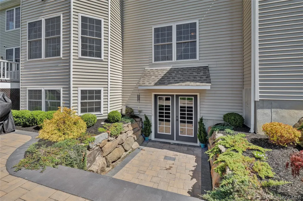 2 Heidi Lane Chester NY 10918