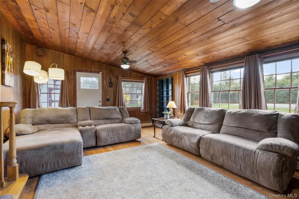 11 Gale Drive Poughkeepsie NY 12603
