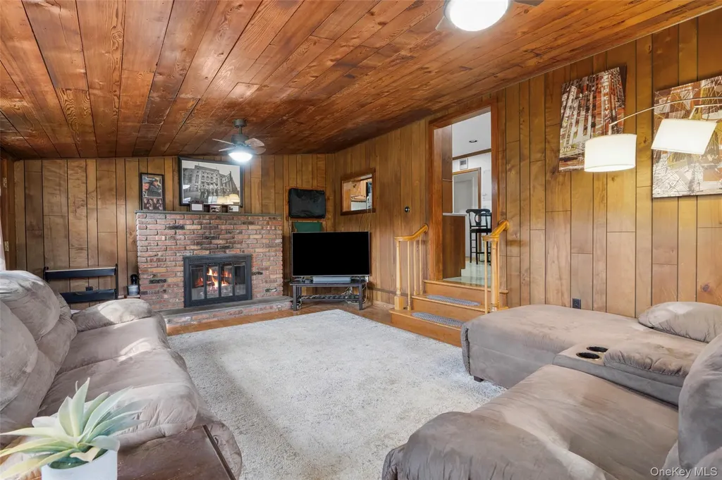 11 Gale Drive Poughkeepsie NY 12603
