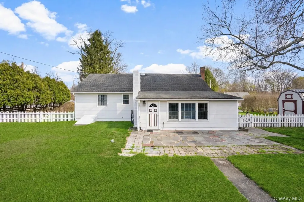 11 Gale Drive Poughkeepsie NY 12603