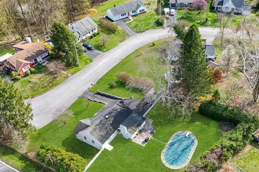 11 Gale Drive Poughkeepsie NY 12603