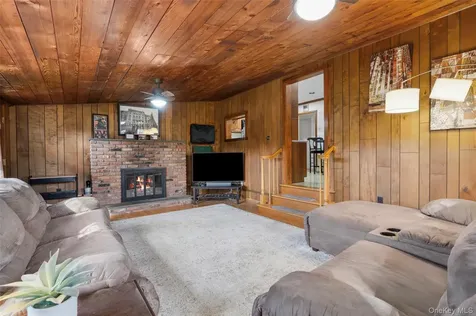 11 Gale Drive Poughkeepsie NY 12603