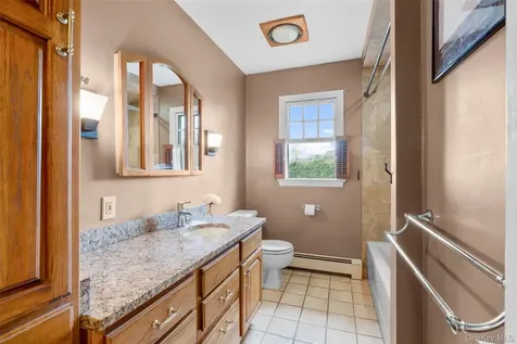 11 Gale Drive Poughkeepsie NY 12603