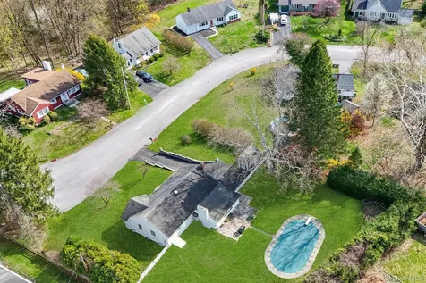 11 Gale Drive Poughkeepsie NY 12603