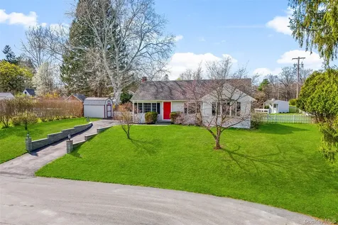 11 Gale Drive Poughkeepsie NY 12603