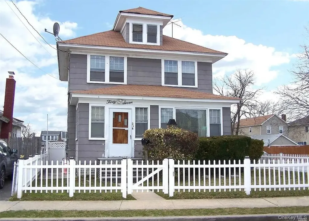37 Cedar Road Inwood NY 11096