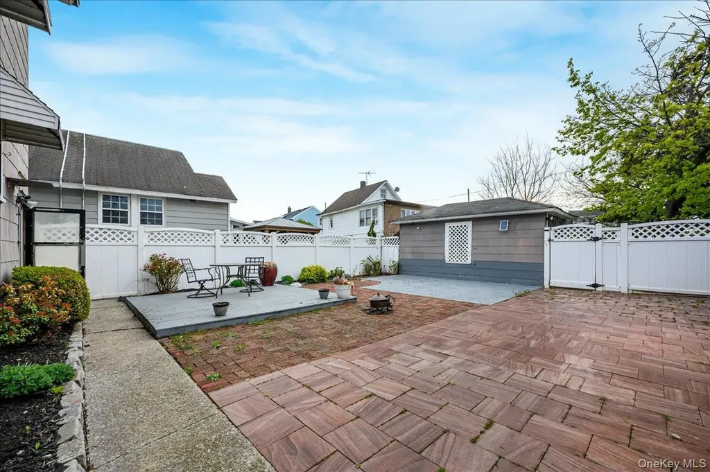 37 Cedar Road Inwood NY 11096