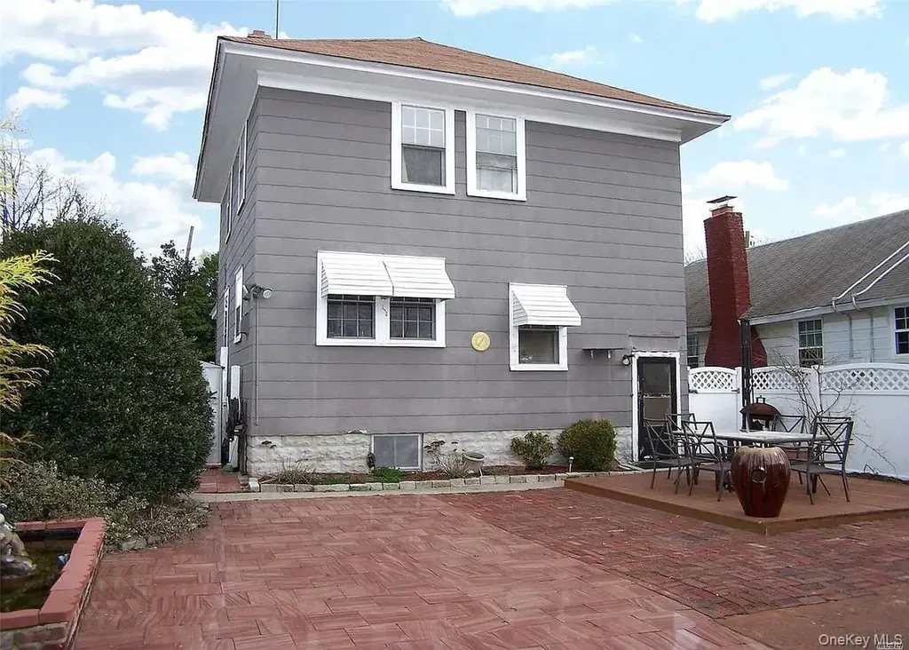 37 Cedar Road Inwood NY 11096