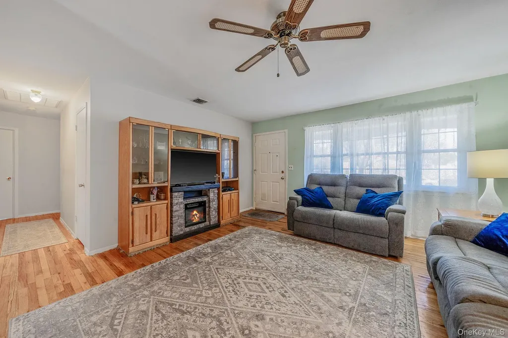 1 Whitman Drive Medford NY 11763