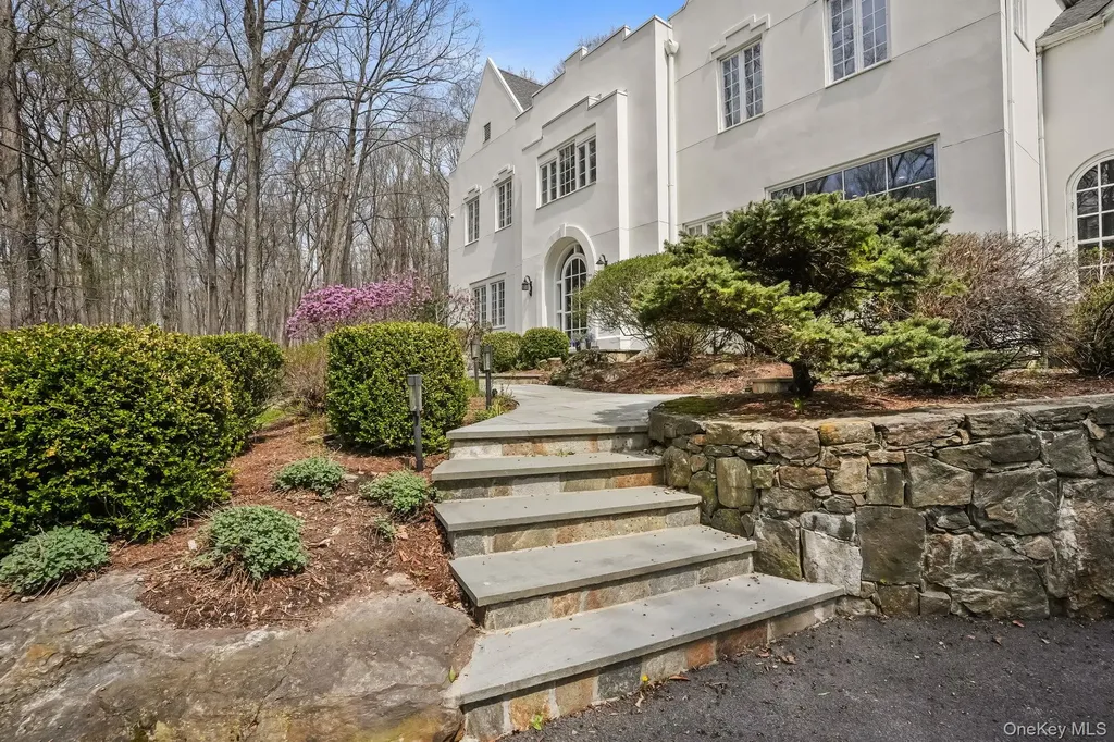 17 Spyrock Road Pound Ridge NY 10576