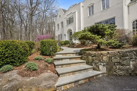 17 Spyrock Road Pound Ridge NY 10576