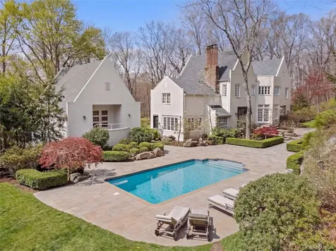 17 Spyrock Road Pound Ridge NY 10576