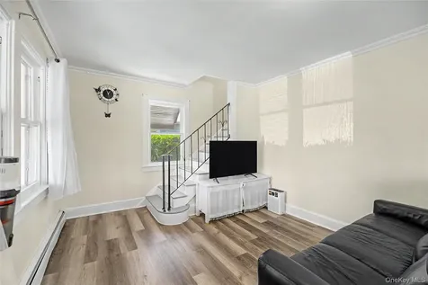 6 Littleworth Lane Sea Cliff NY 11579