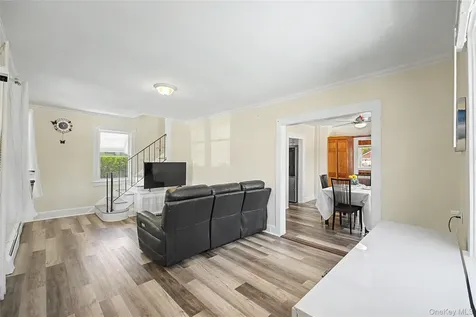 6 Littleworth Lane Sea Cliff NY 11579