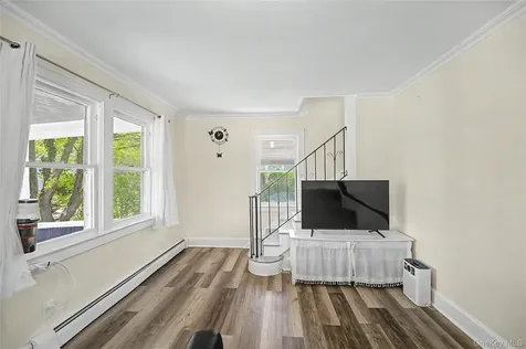 6 Littleworth Lane Sea Cliff NY 11579
