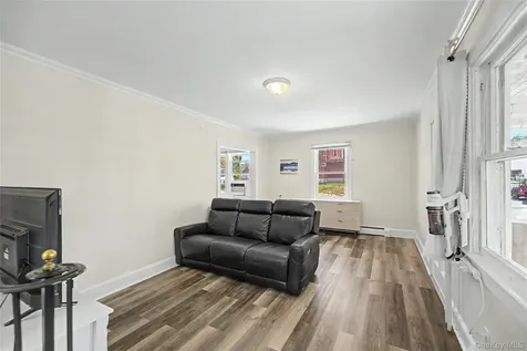 6 Littleworth Lane Sea Cliff NY 11579