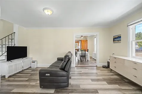 6 Littleworth Lane Sea Cliff NY 11579