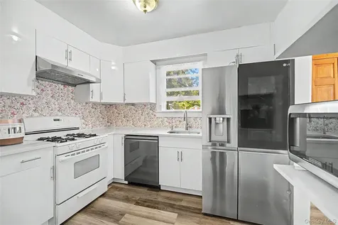 6 Littleworth Lane Sea Cliff NY 11579