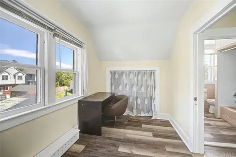 6 Littleworth Lane Sea Cliff NY 11579