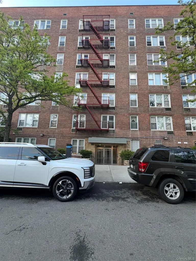 1332 Metropolitan Avenue Bronx NY 10462