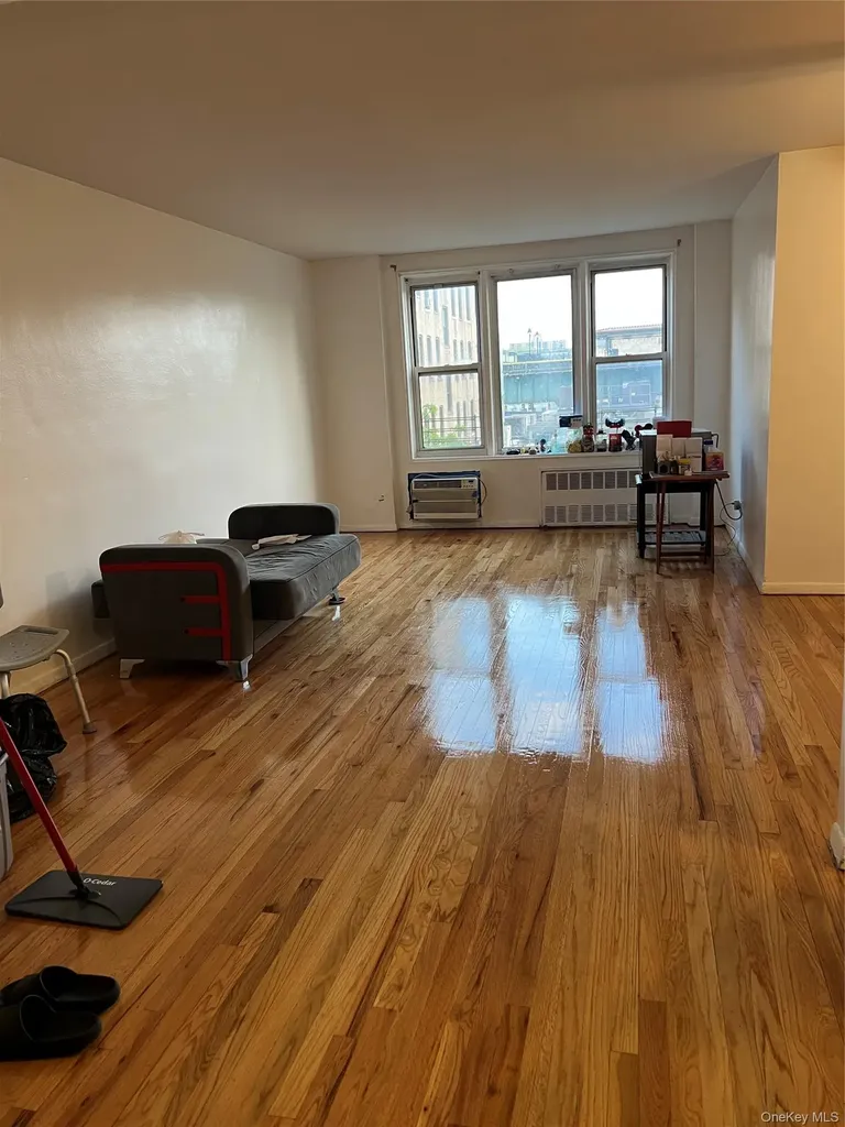 1332 Metropolitan Avenue Bronx NY 10462
