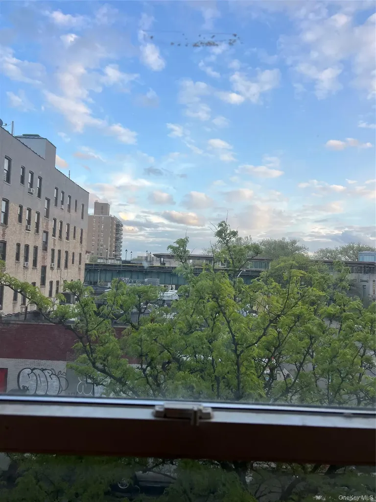 1332 Metropolitan Avenue Bronx NY 10462