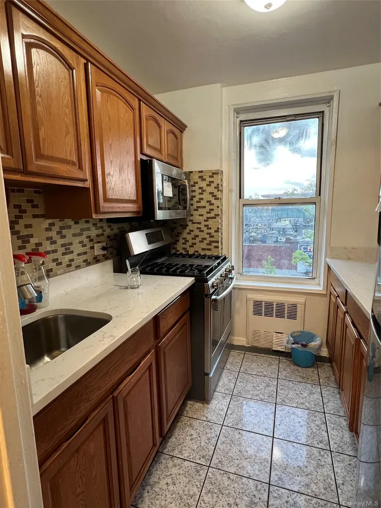1332 Metropolitan Avenue Bronx NY 10462