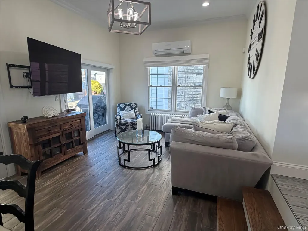 326 E Walnut Street Long Beach NY 11561