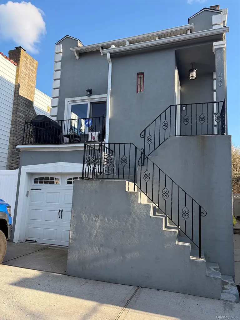 326 E Walnut Street Long Beach NY 11561