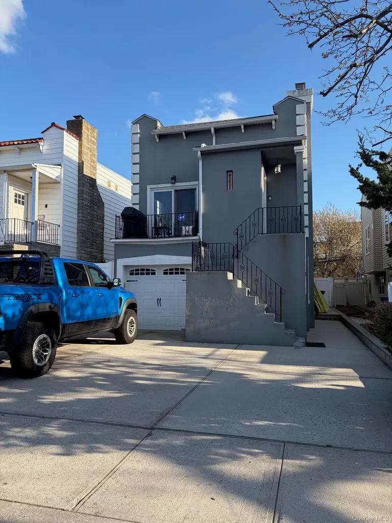 326 E Walnut Street Long Beach NY 11561